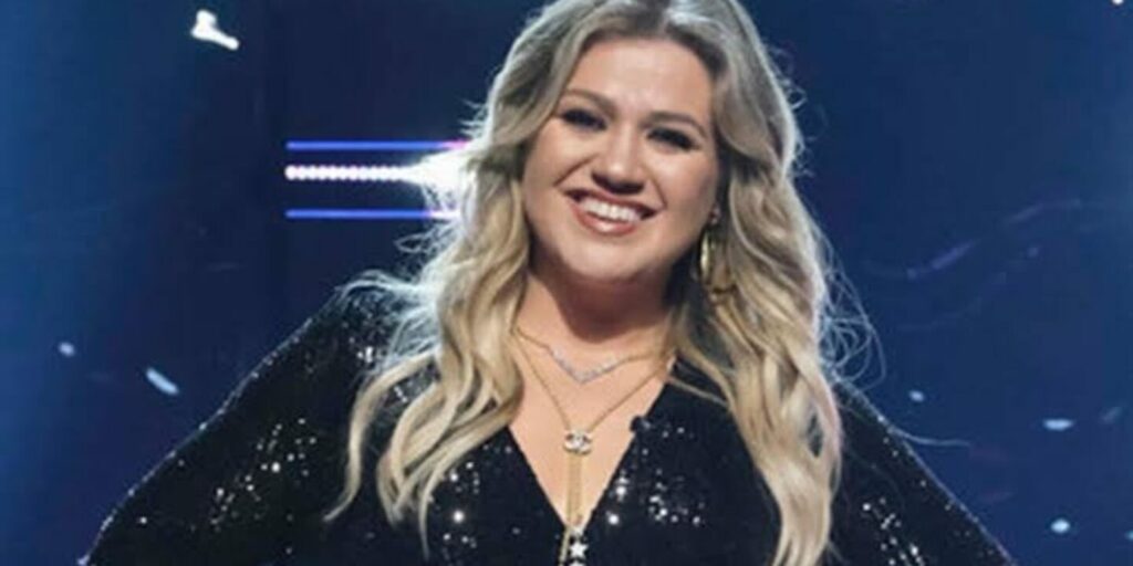 Cover art of Mine Lyrics – Kelly Clarkson