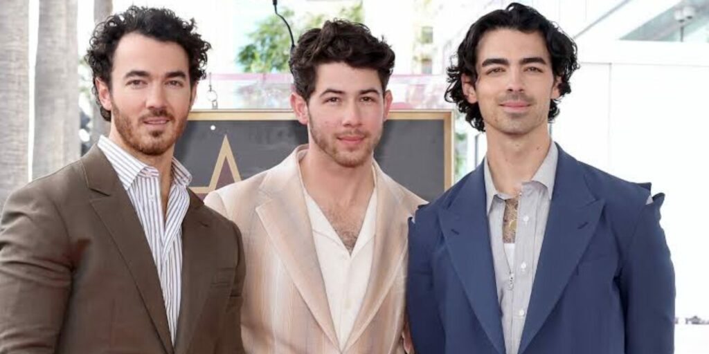 Cover art of Waffle House Lyrics – Jonas Brothers
